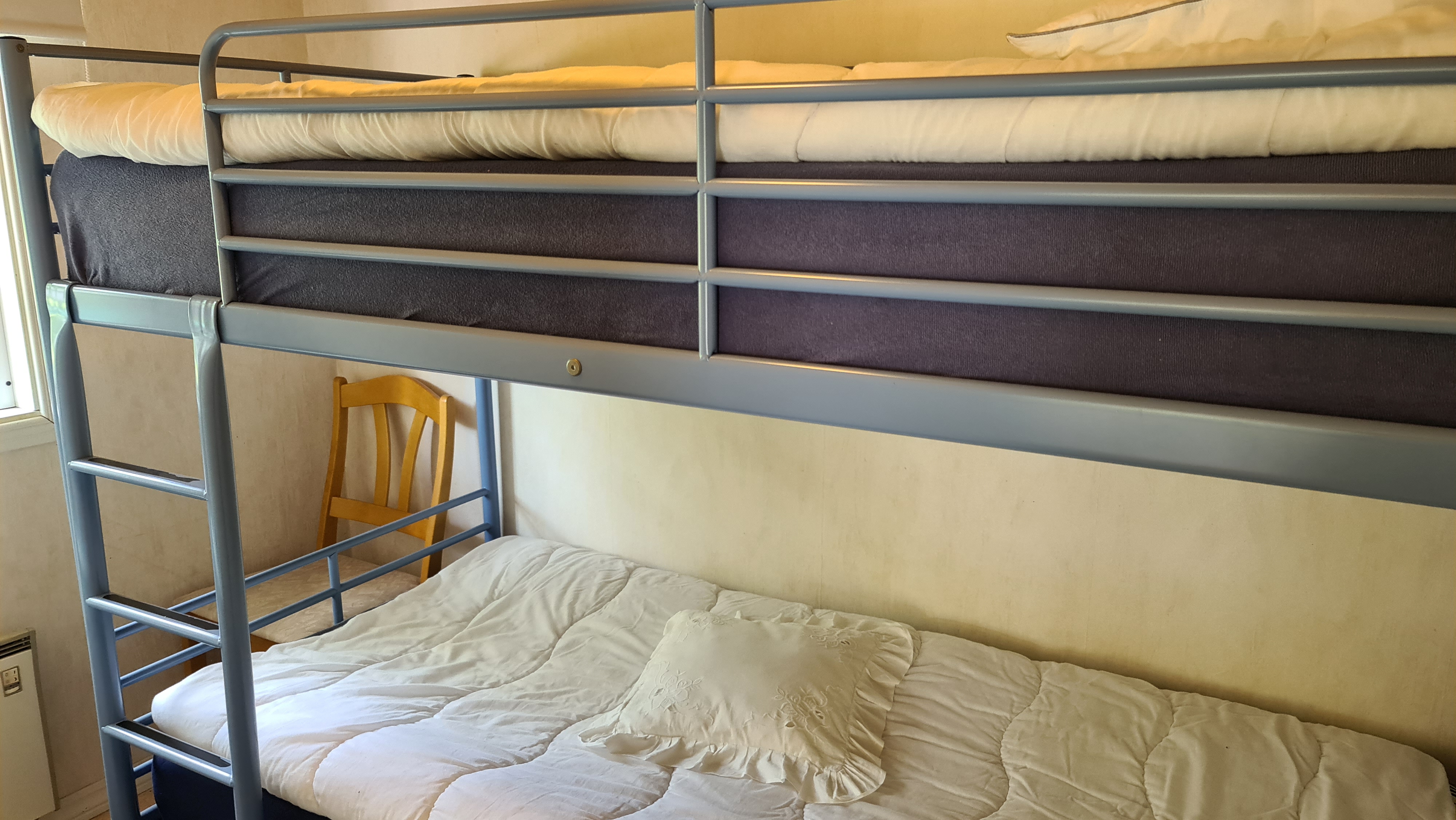 1 Schlafzimmer mit Etagenbett